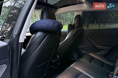 Седан Tesla Model 3 2022 в Чернігові