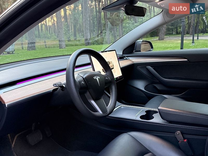 Седан Tesla Model 3 2022 в Чернігові