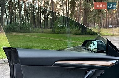 Седан Tesla Model 3 2022 в Чернігові