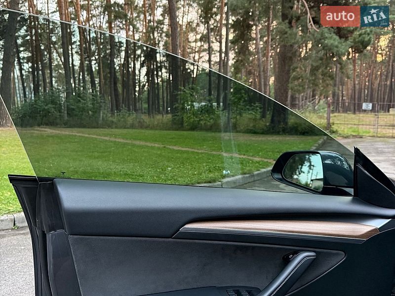 Седан Tesla Model 3 2022 в Чернігові