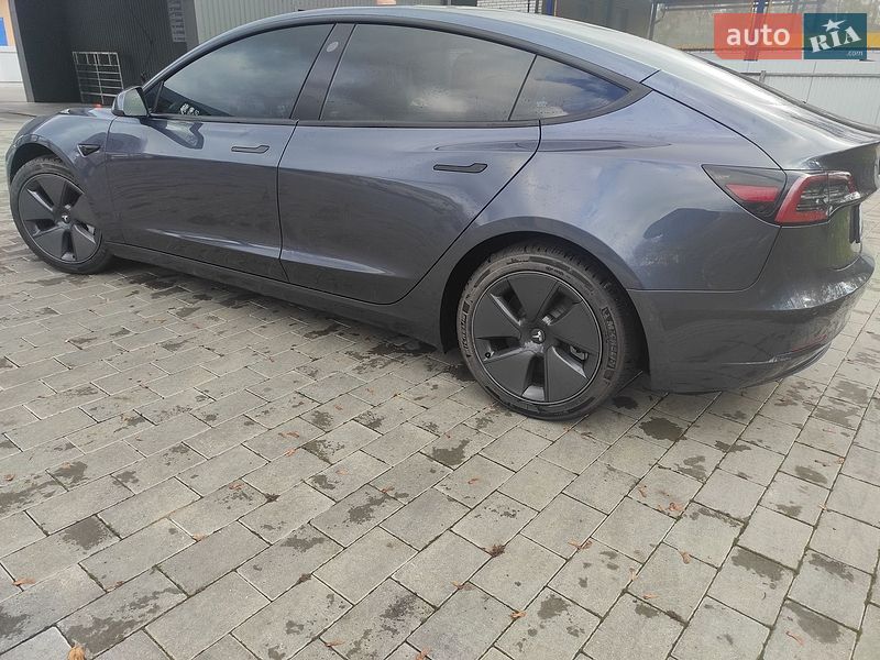 Седан Tesla Model 3 2022 в Долине