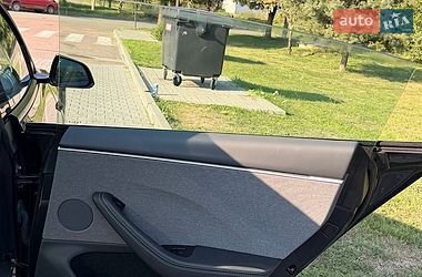 Седан Tesla Model 3 2025 в Калуше