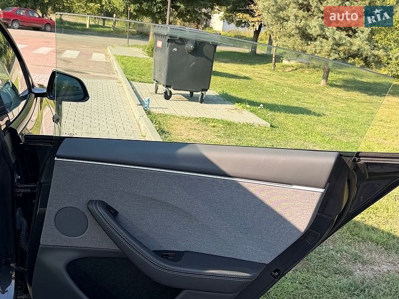 Седан Tesla Model 3 2025 в Калуше
