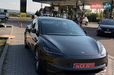 Седан Tesla Model 3 2025 в Калуше