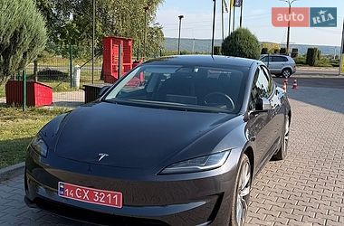 Седан Tesla Model 3 2025 в Калуше