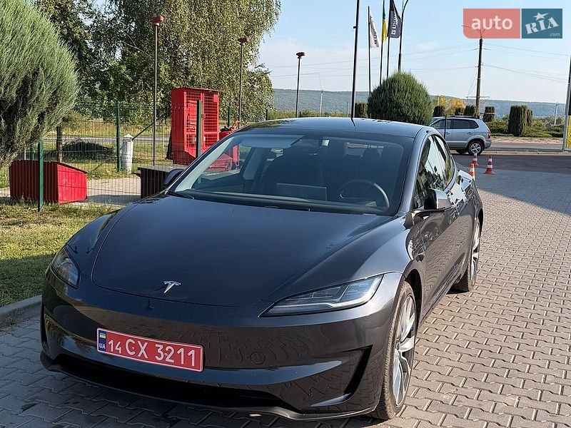 Седан Tesla Model 3 2025 в Калуше