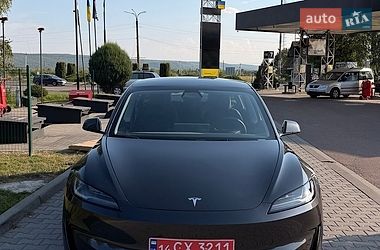 Седан Tesla Model 3 2025 в Калуше