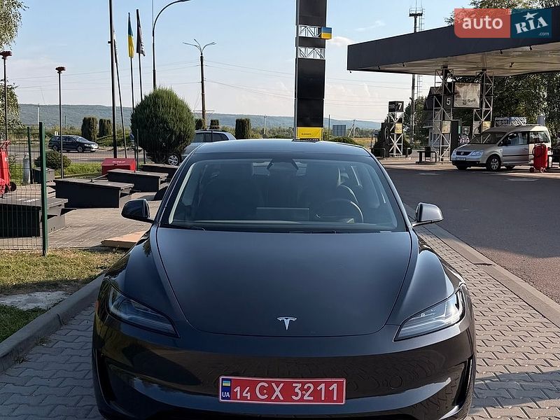 Седан Tesla Model 3 2025 в Калуше