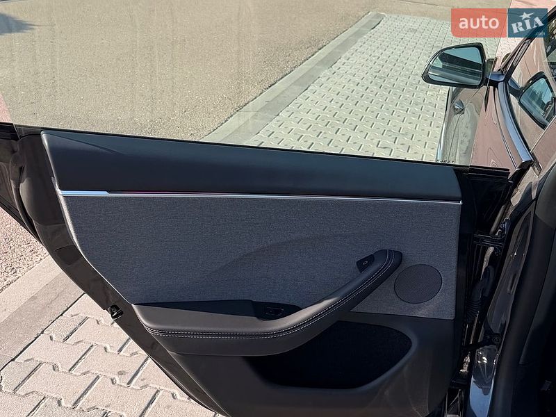 Седан Tesla Model 3 2025 в Калуше