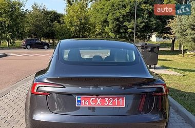 Седан Tesla Model 3 2025 в Калуше