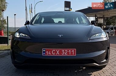 Седан Tesla Model 3 2025 в Калуше