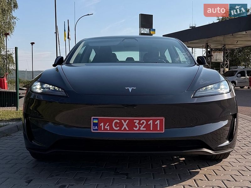 Седан Tesla Model 3 2025 в Калуше