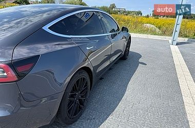 Седан Tesla Model 3 2018 в Львове