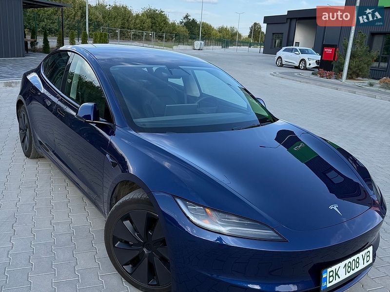 Tesla Model 3, фото з оголошення