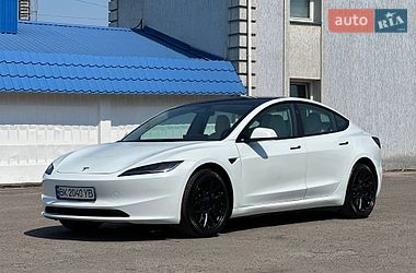 Седан Tesla Model 3 2024 в Тернополе