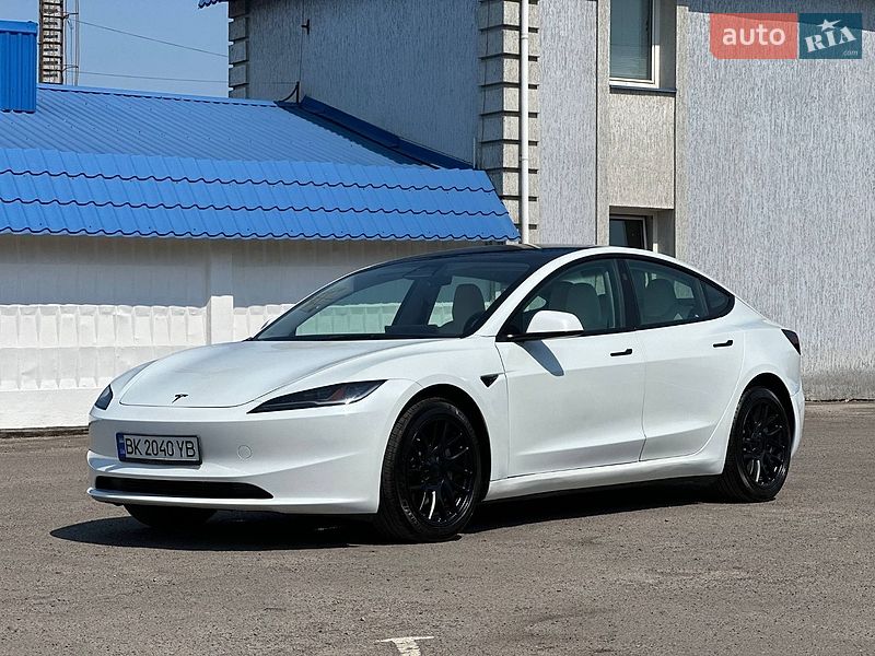 Tesla Model 3 2024