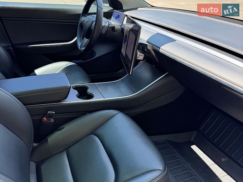 Седан Tesla Model 3 2020 в Миколаєві
