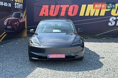 Седан Tesla Model 3 2025 в Стрию