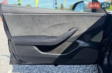 Седан Tesla Model 3 2025 в Стрию