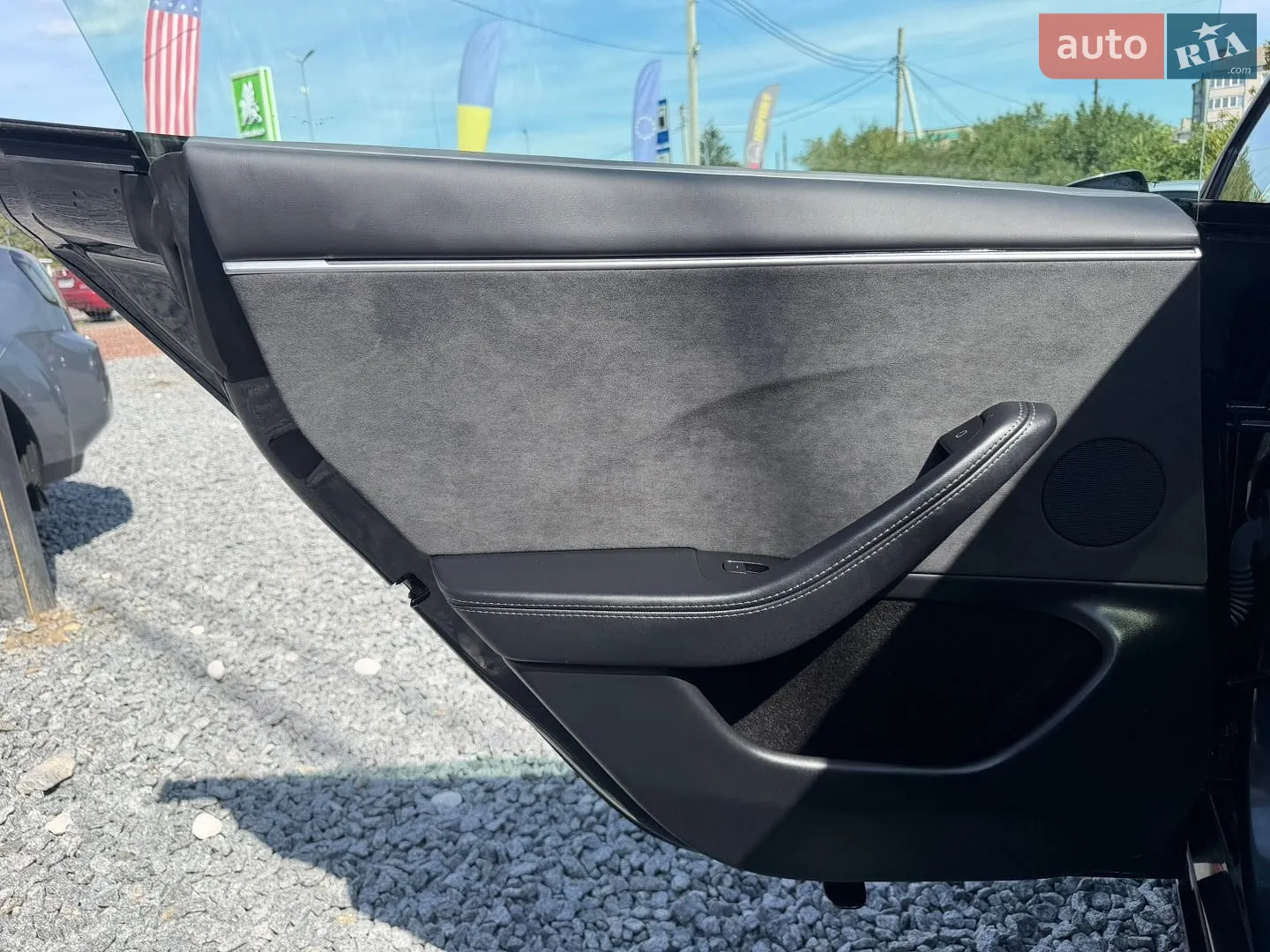 2025 Tesla Model 3 - мініатюра 17