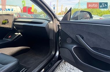 Седан Tesla Model 3 2025 в Стрию