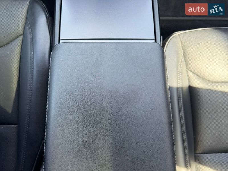 Седан Tesla Model 3 2025 в Стрию