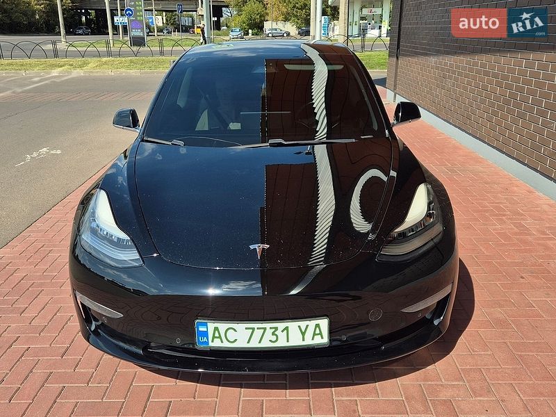 Седан Tesla Model 3 2019 в Луцке