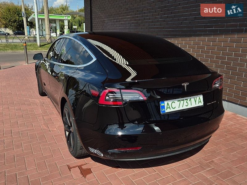 Седан Tesla Model 3 2019 в Луцке