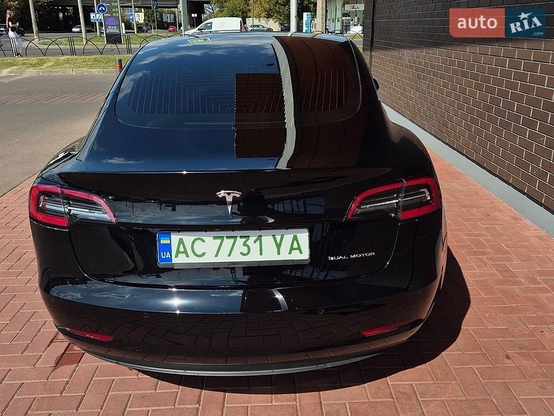 Седан Tesla Model 3 2019 в Луцке