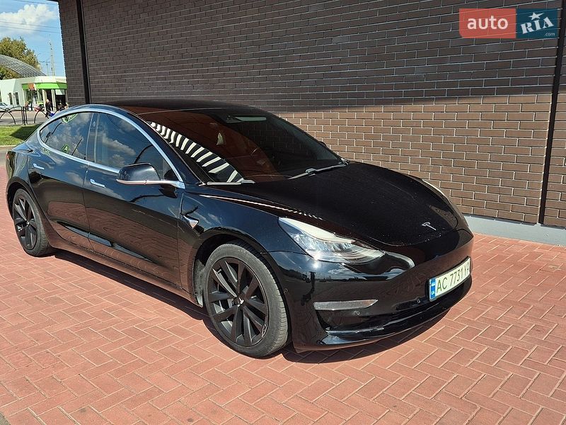 Седан Tesla Model 3 2019 в Луцке