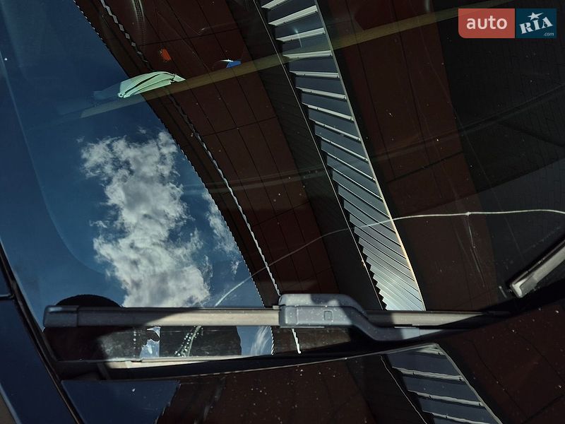 Седан Tesla Model 3 2019 в Луцке