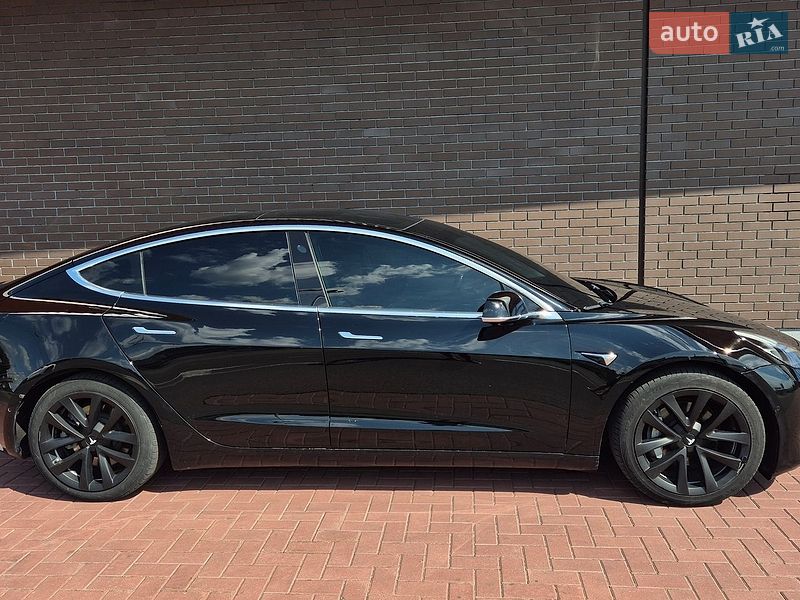 Седан Tesla Model 3 2019 в Луцке