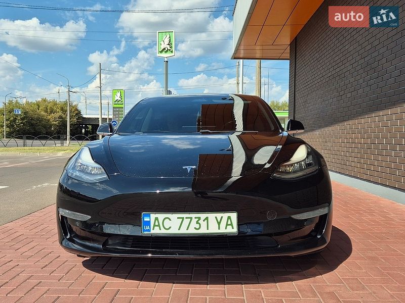 Седан Tesla Model 3 2019 в Луцке