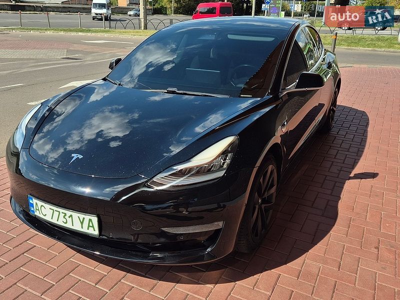 Седан Tesla Model 3 2019 в Луцке