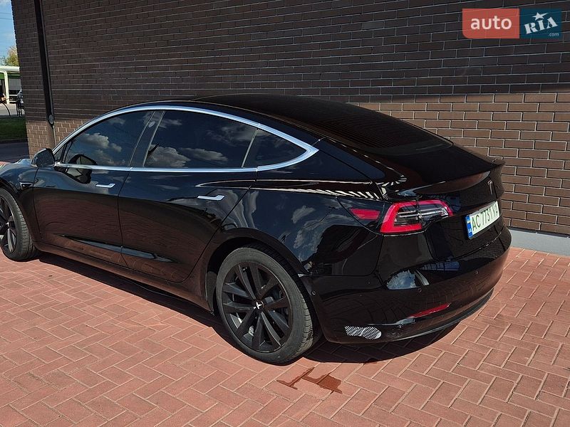 Седан Tesla Model 3 2019 в Луцке