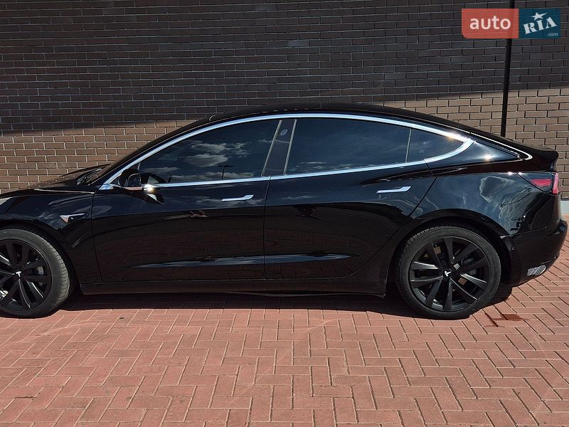 Седан Tesla Model 3 2019 в Луцке