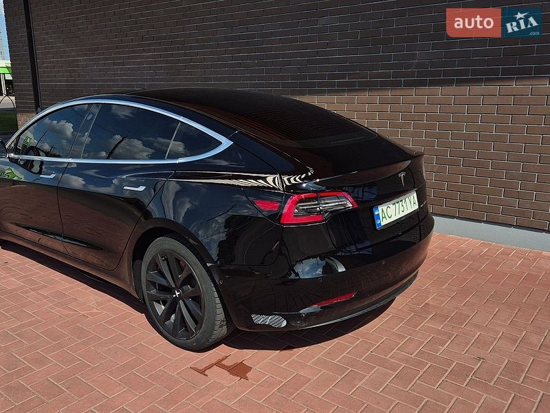 Седан Tesla Model 3 2019 в Луцке