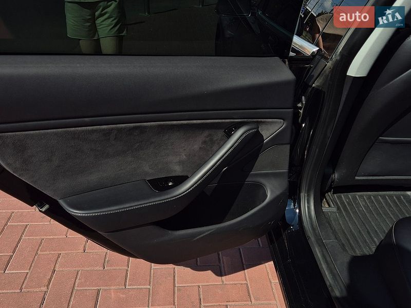 Седан Tesla Model 3 2019 в Луцке
