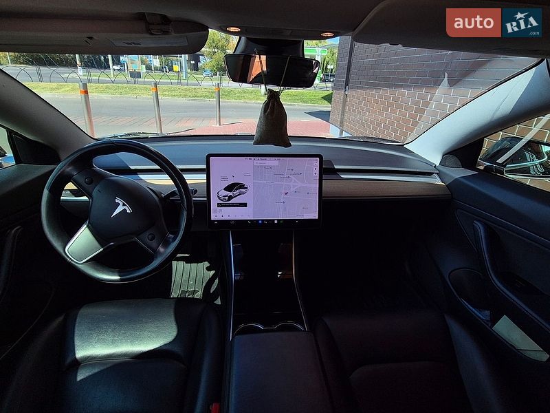 Седан Tesla Model 3 2019 в Луцке
