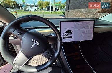 Седан Tesla Model 3 2019 в Луцке