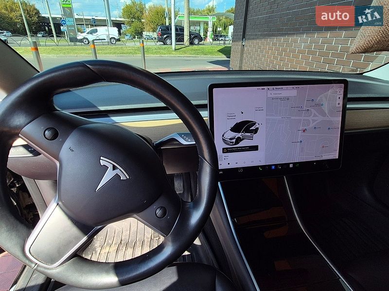Седан Tesla Model 3 2019 в Луцке