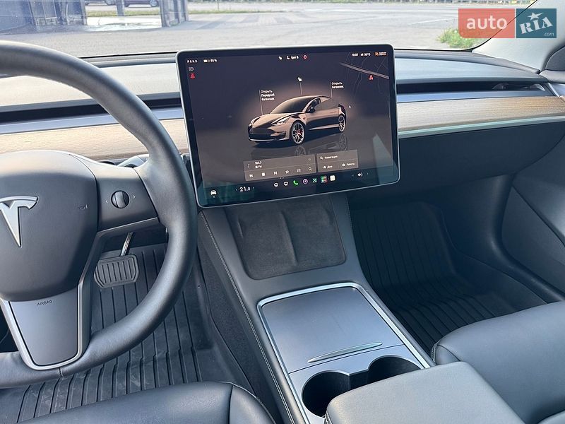 Седан Tesla Model 3 2023 в Львове