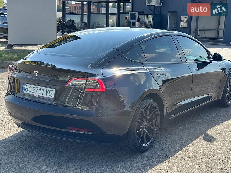 Седан Tesla Model 3 2023 в Львове