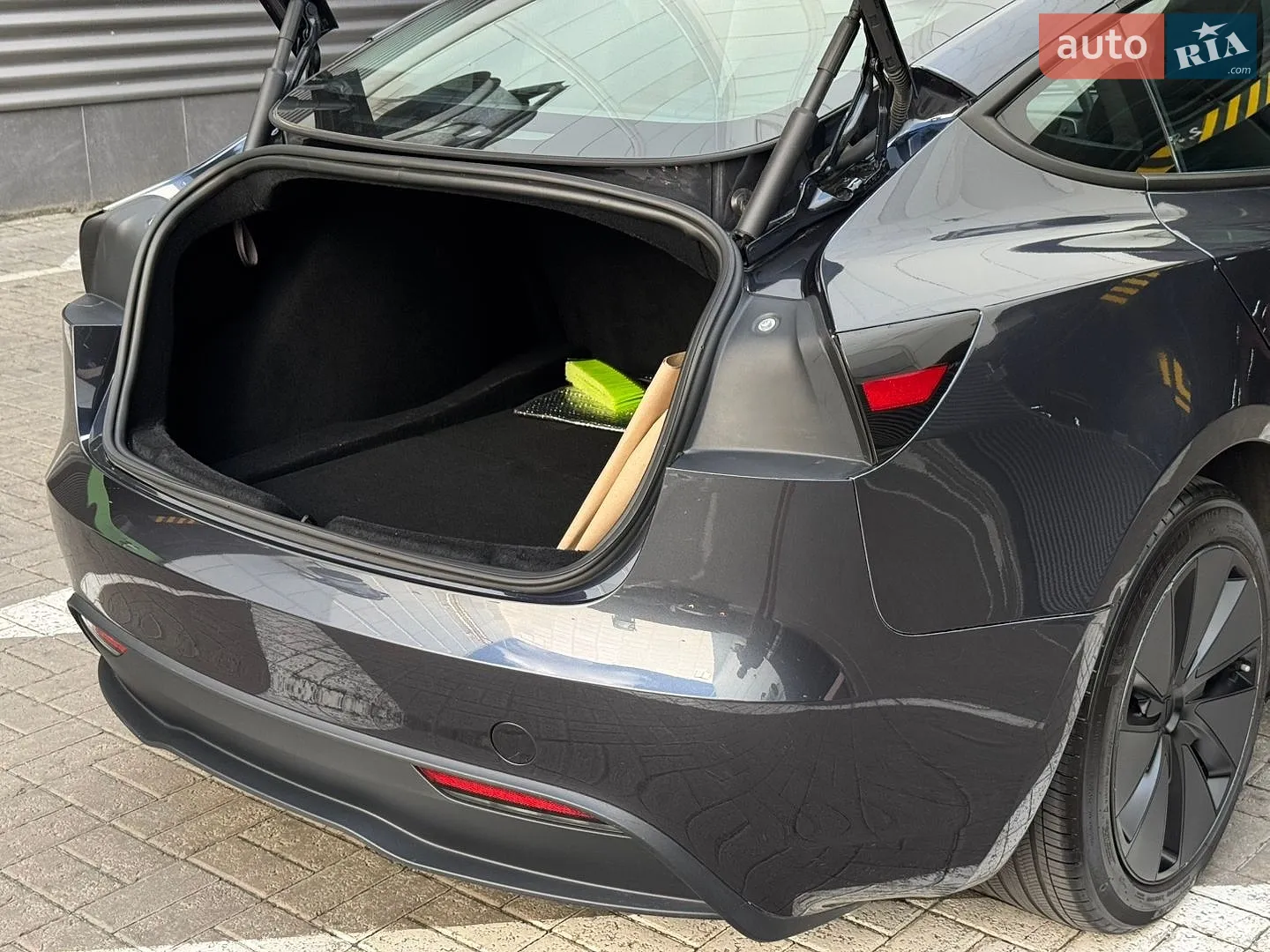 2025 Tesla Model 3 - мініатюра 17