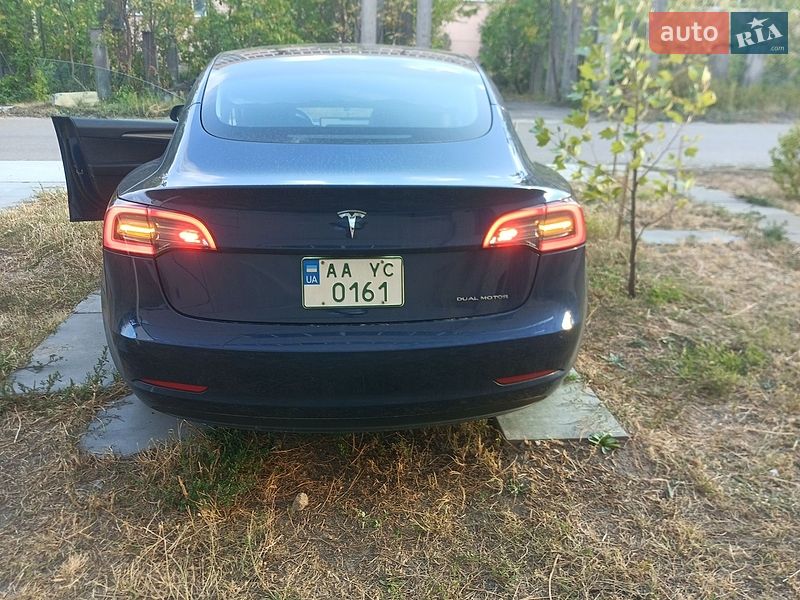 Седан Tesla Model 3 2021 в Києві