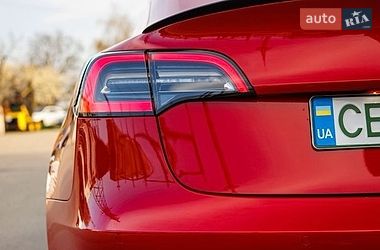 Седан Tesla Model 3 2021 в Заліщиках