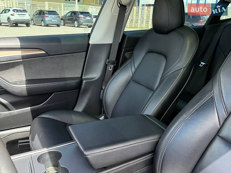 Седан Tesla Model 3 2021 в Харкові