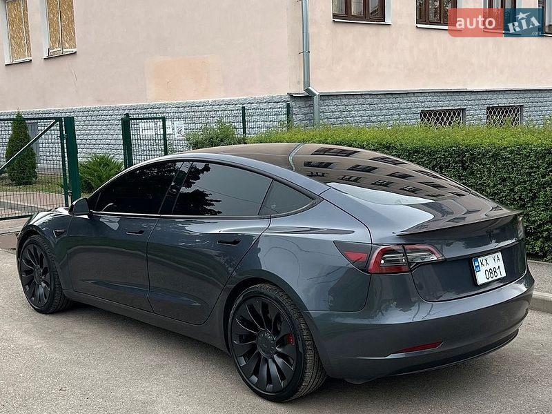 Седан Tesla Model 3 2023 в Харкові