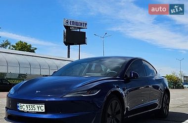 Седан Tesla Model 3 2024 в Львові