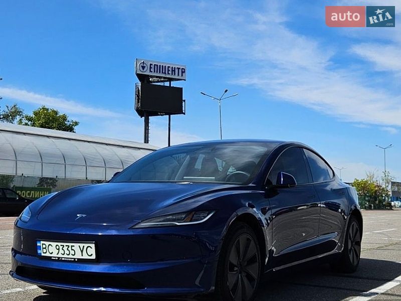 Седан Tesla Model 3 2024 в Львові